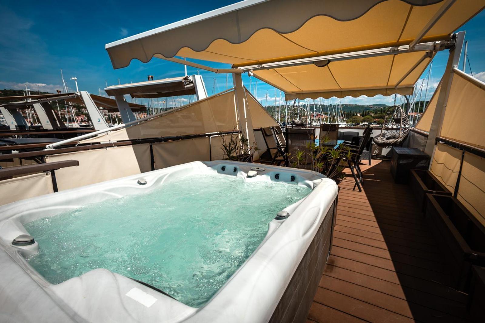 Floating Sea House Panther Superior Apartma Portoroz