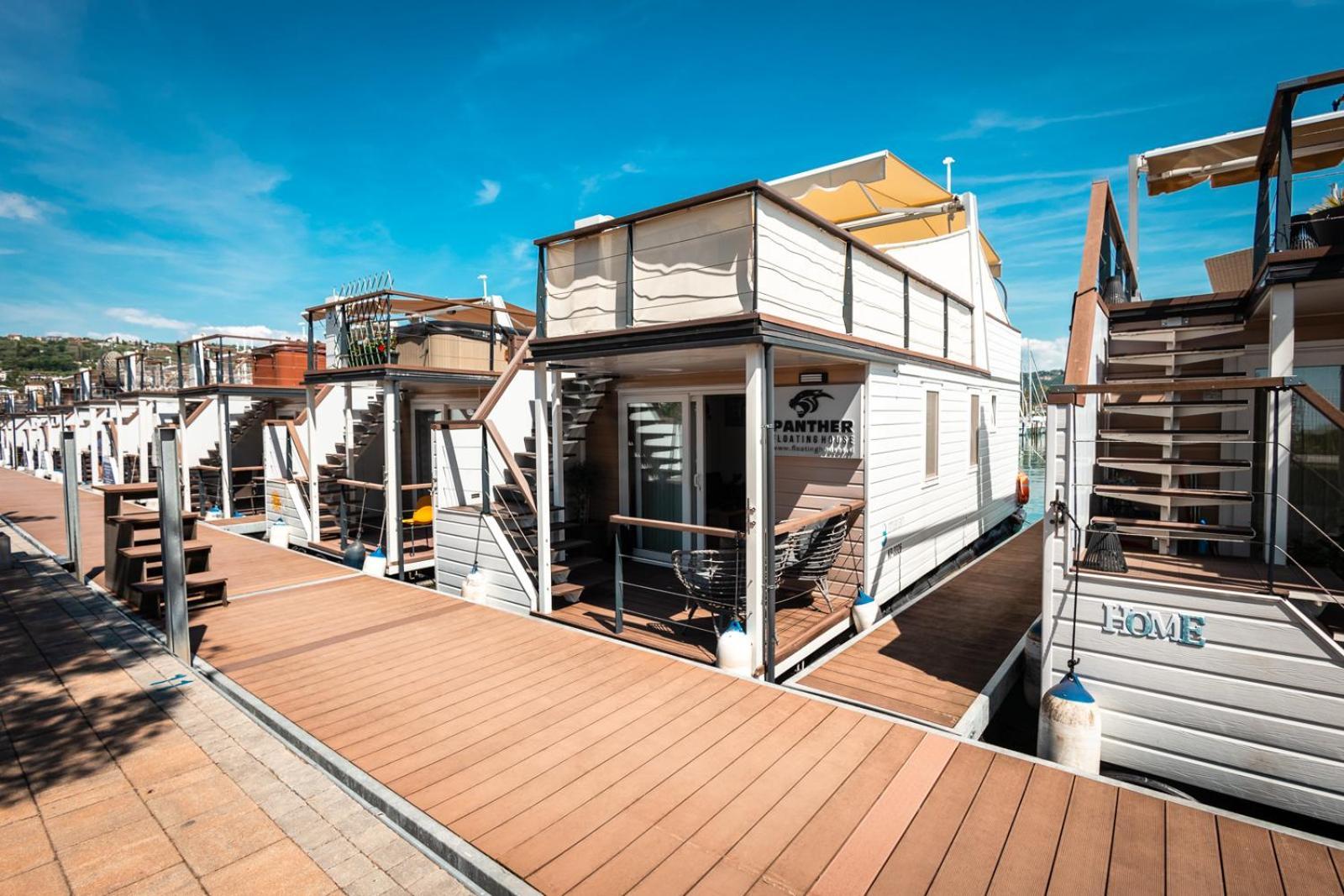 Floating Sea House Panther Superior Apartment *