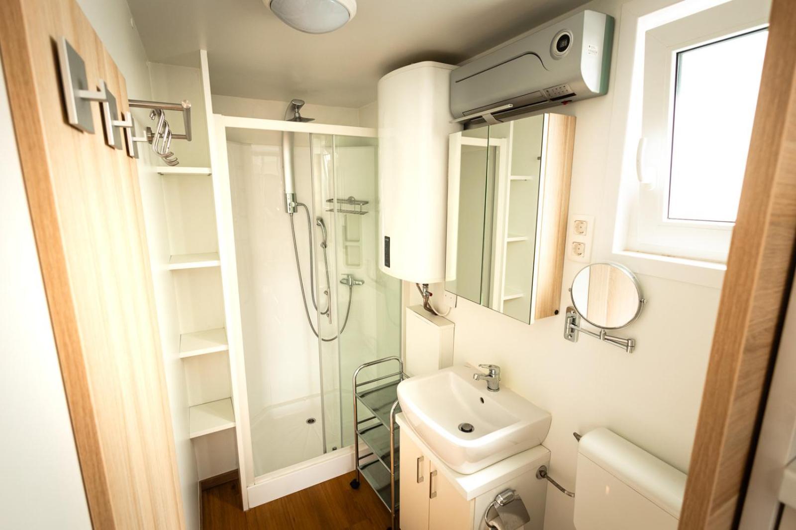 Apartment Floating Sea House Panther Superior