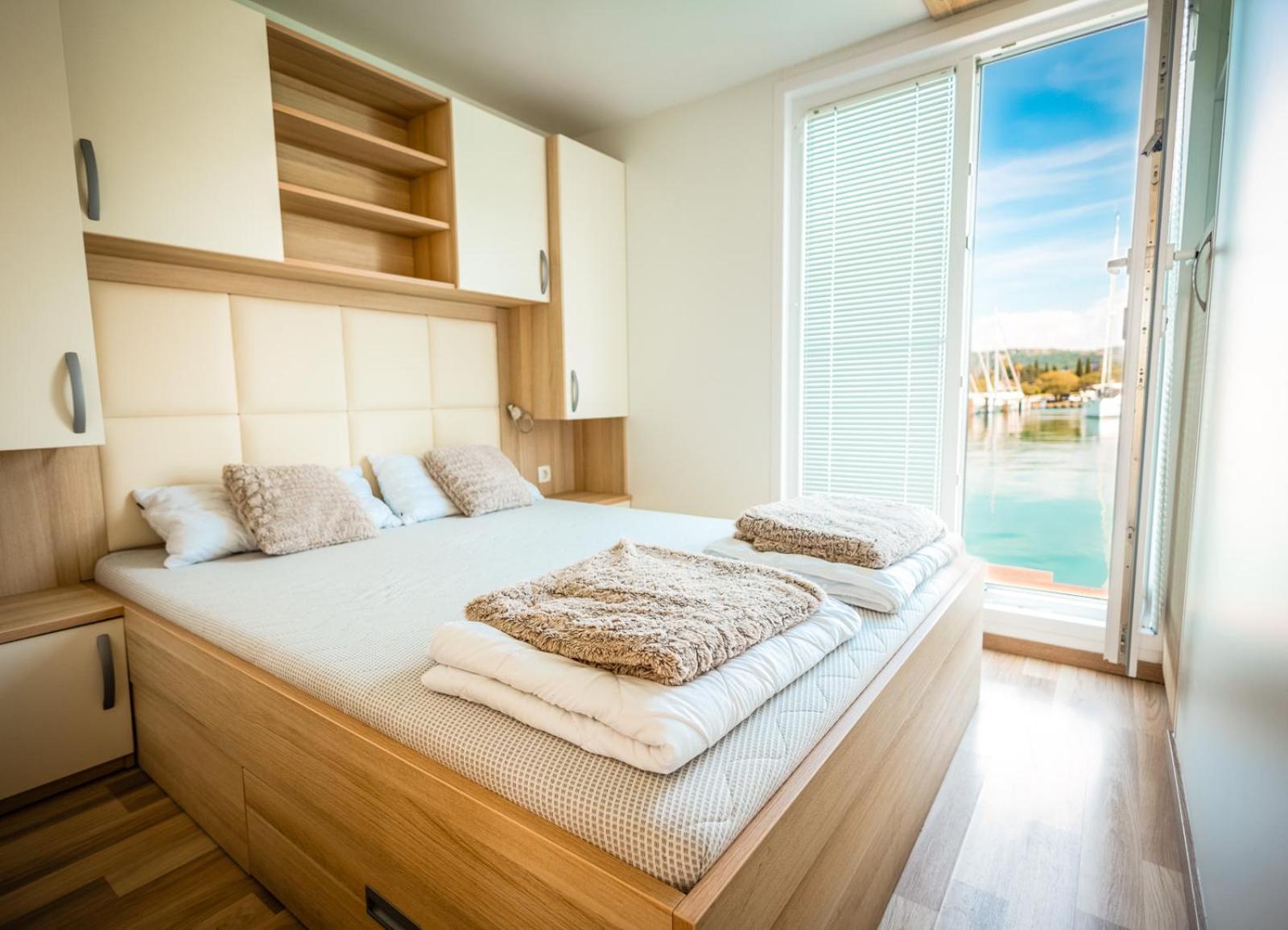 Floating Sea House Panther Superior Apartment